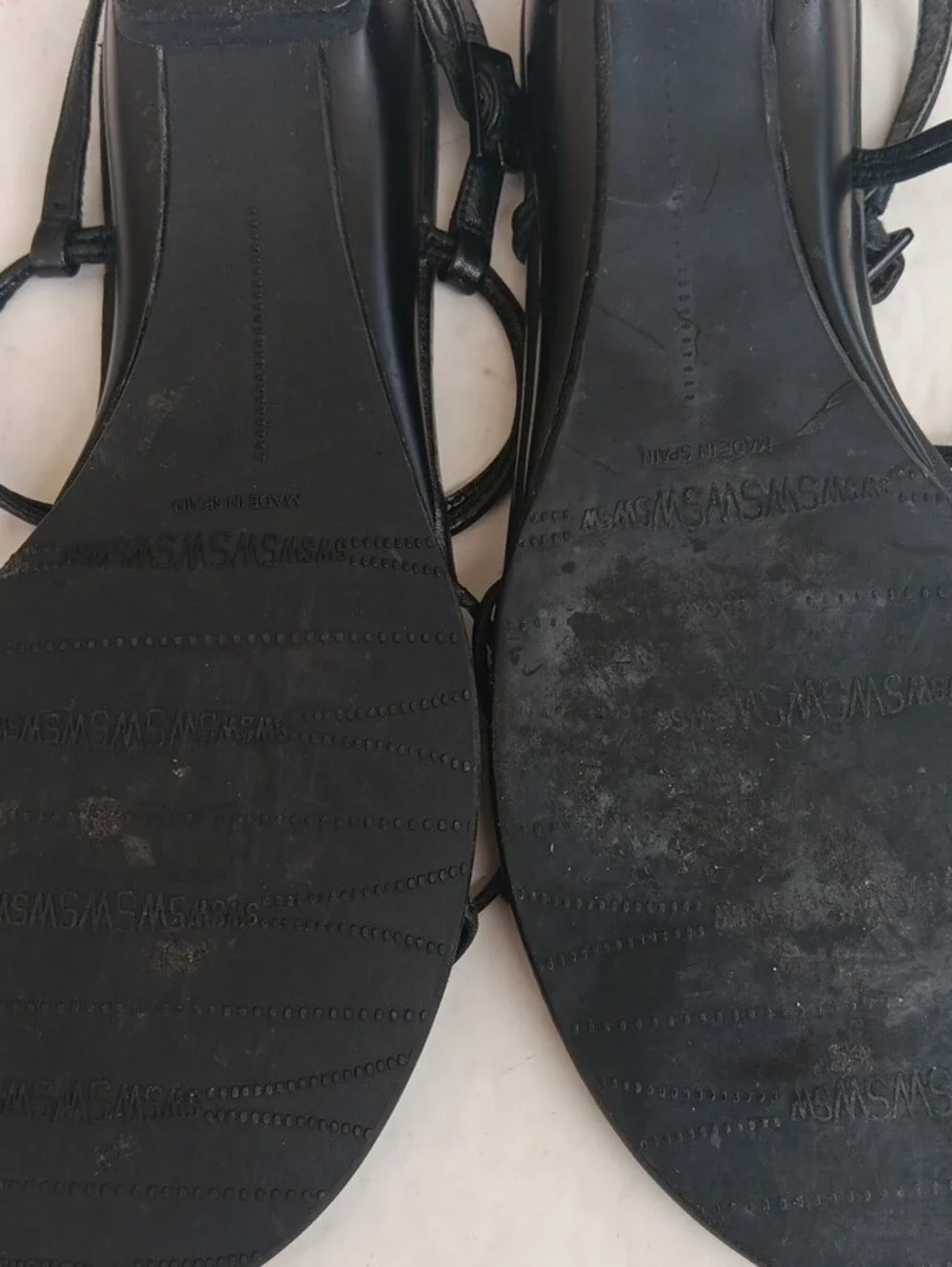 Stuart Weitzman Black Strappy Knot Sandals 5.5.Great Condition
